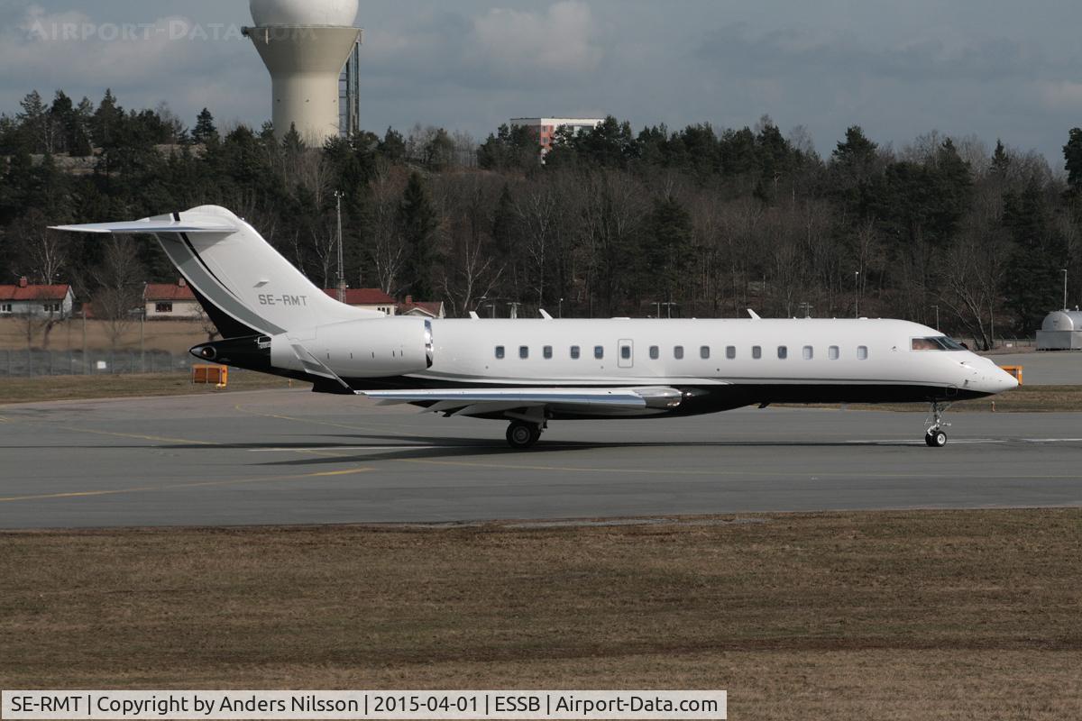 SE-RMT, 2014 Bombardier BD-700-1A10 Global 6000 C/N 9624, Departing to Linköping.