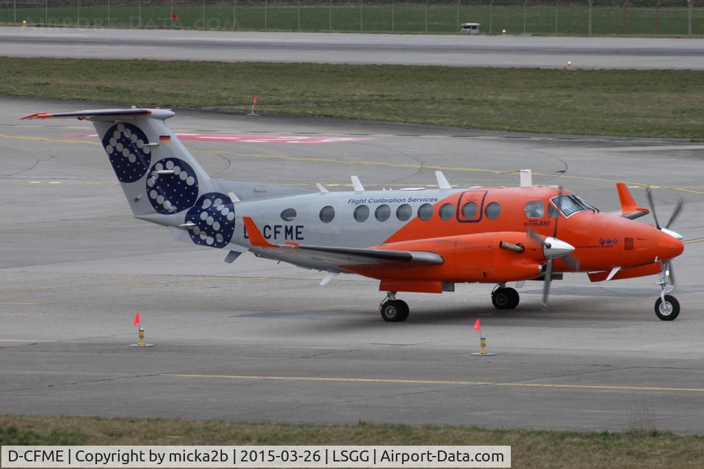 D-CFME, 2009 Hawker Beechcraft 350 King Air (B300) C/N FL-627, Taxiing