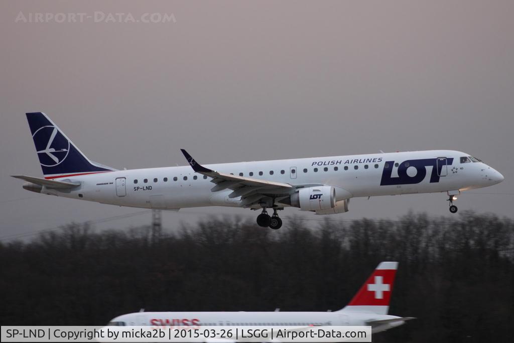 SP-LND, 2012 Embraer 195LR (ERJ-190-200LR) C/N 19000516, Landing