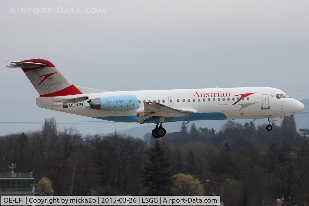 OE-LFI, 1995 Fokker 70 (F-28-0070) C/N 11529, Landing