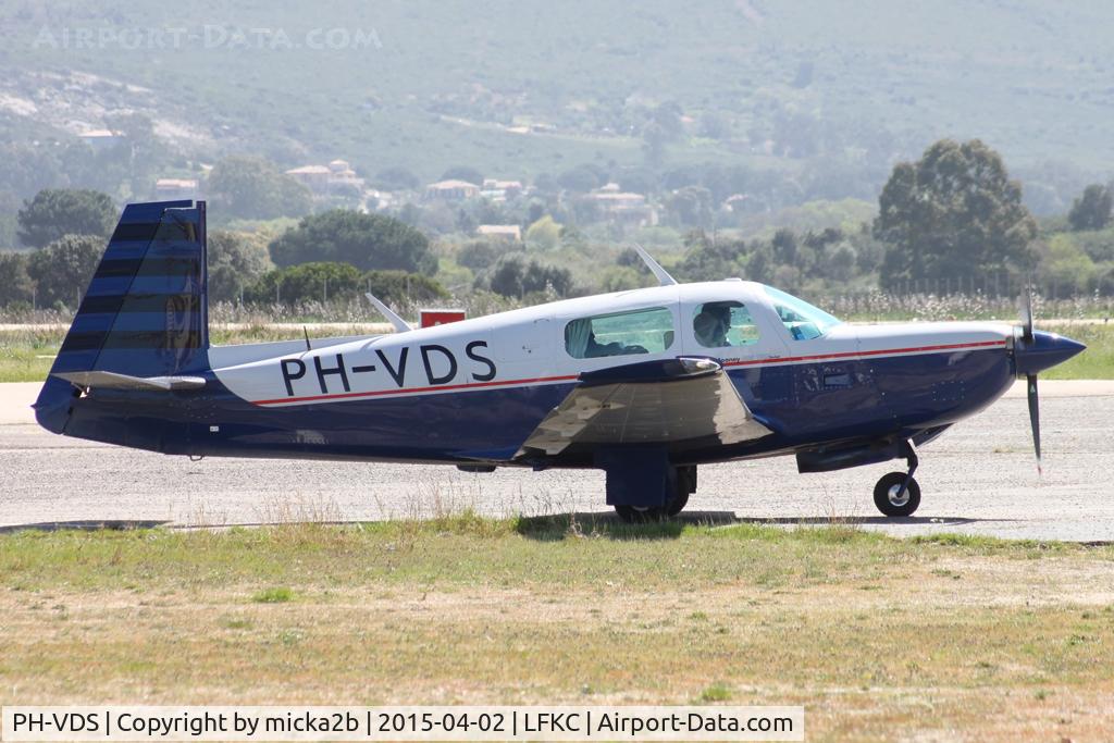 PH-VDS, 1985 Mooney M20K C/N 25-1001, Taxiing