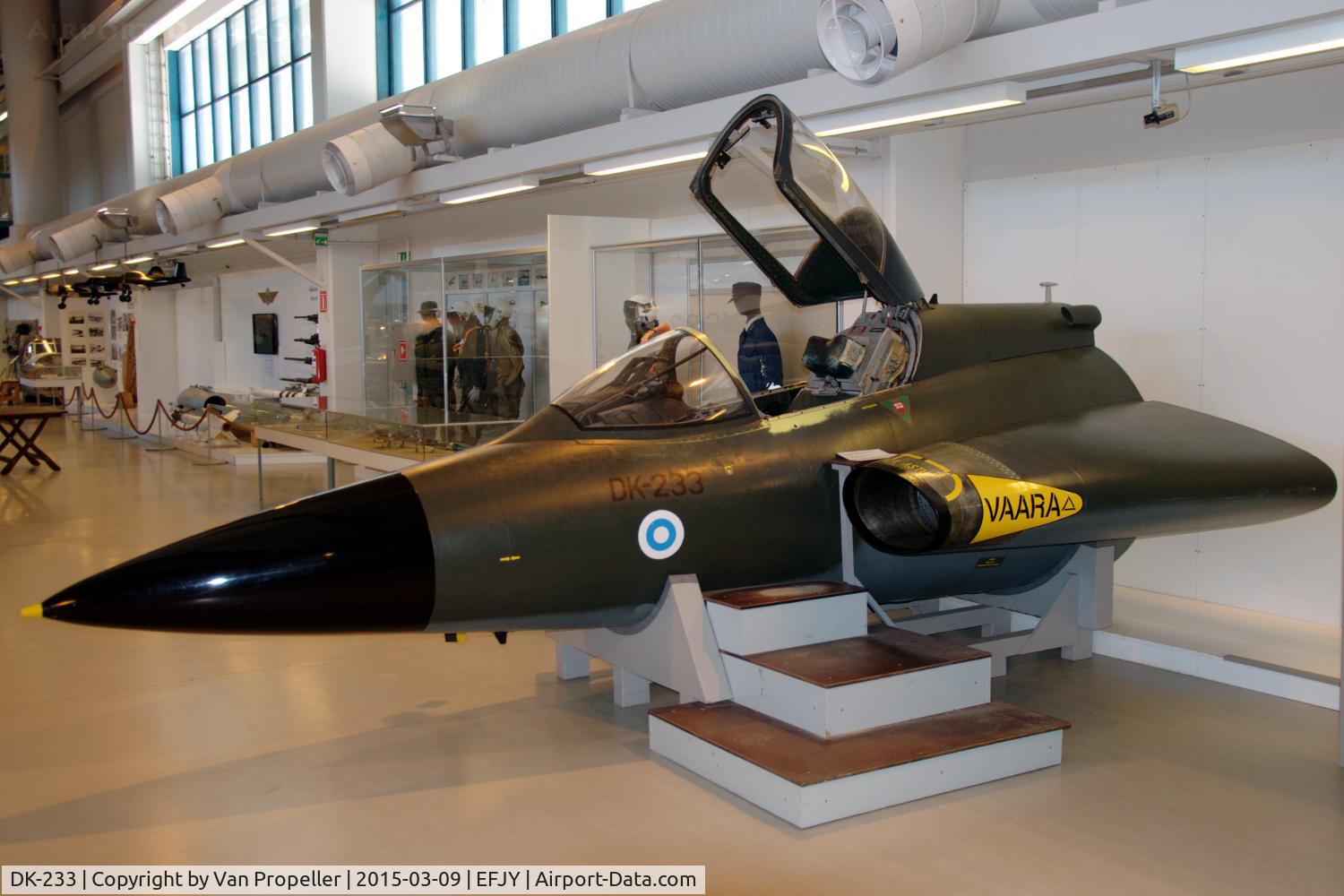 DK-233, Saab J35F Draken C/N 35-443, The forward fuselage of Saab 35FS Draken fighter of the Finnish Air Force in the Aviation Museum of Central Finland at Tikkakoski.