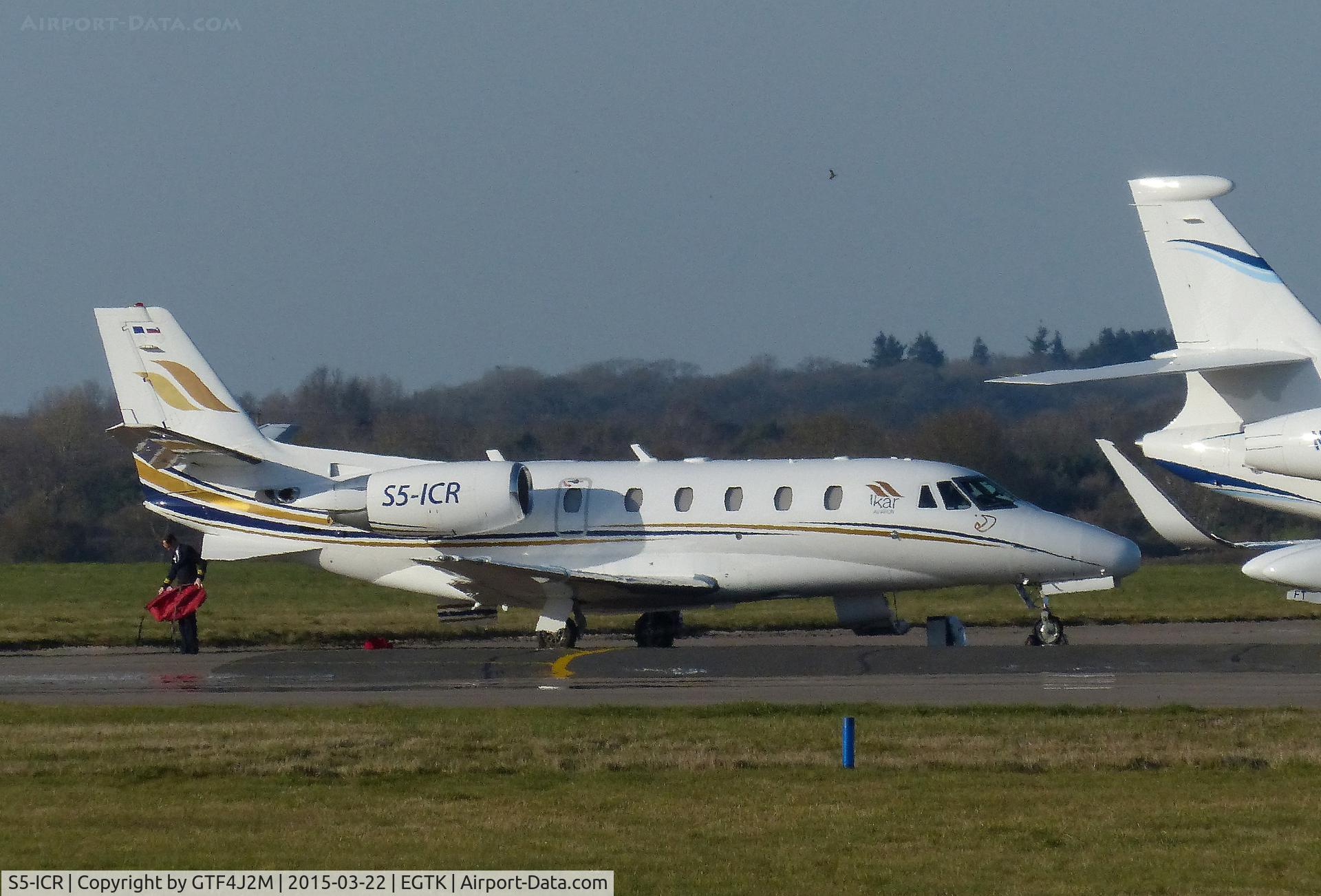 S5-ICR, 2002 Cessna 560XL Citation Excel C/N 560-5236, S5-ICR at Oxford 22.3.15
