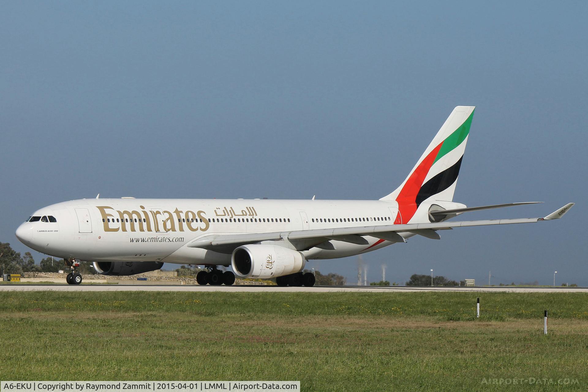 A6-EKU, 1999 Airbus A330-243 C/N 295, A330 A6-EKU Emirates Airlines.
