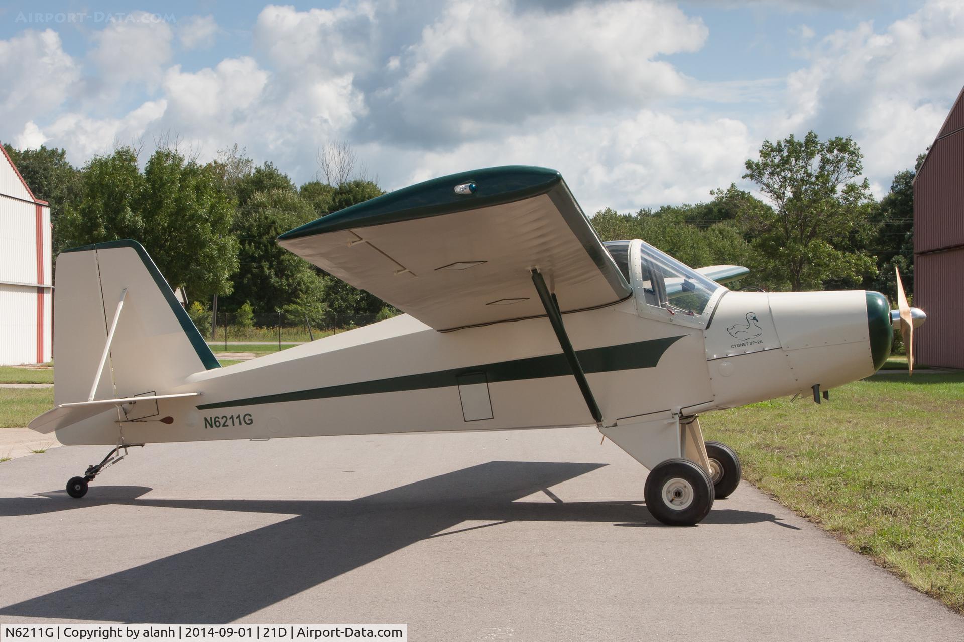 N6211G, Fidler Doyle CIGNET C/N DR-1, Rolled out for the camera