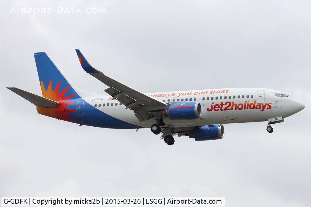 G-GDFK, 1998 Boeing 737-36N C/N 28572, Landing