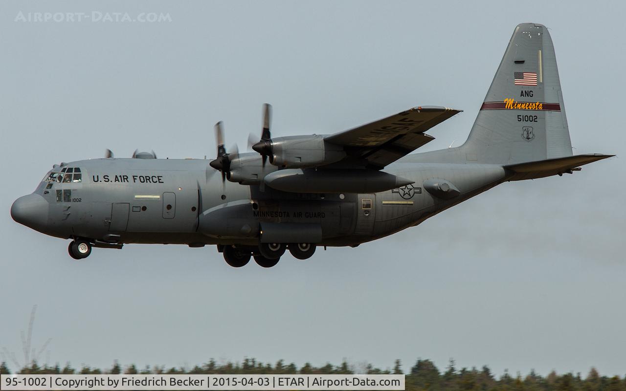 95-1002, 1995 Lockheed C-130H Hercules C/N 382-5422, on final RW26