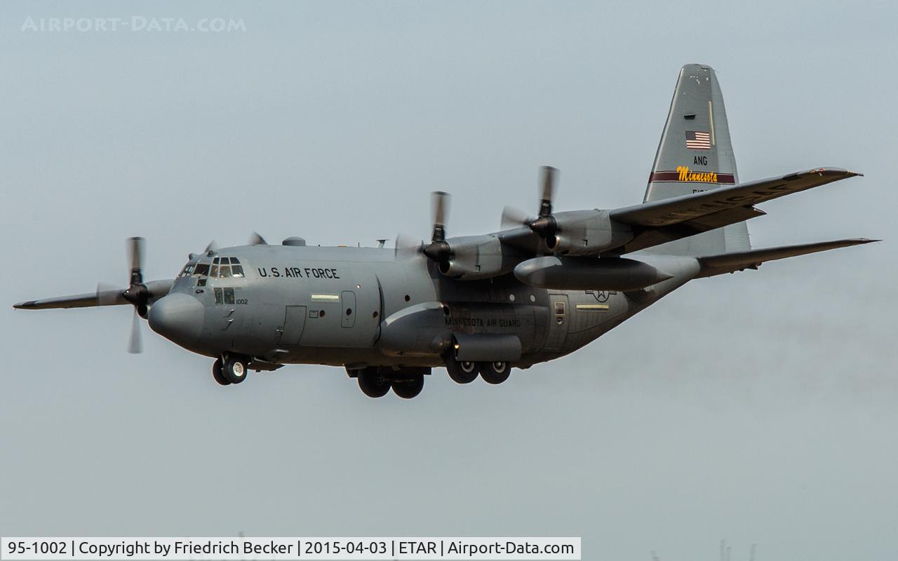 95-1002, 1995 Lockheed C-130H Hercules C/N 382-5422, on final RW26