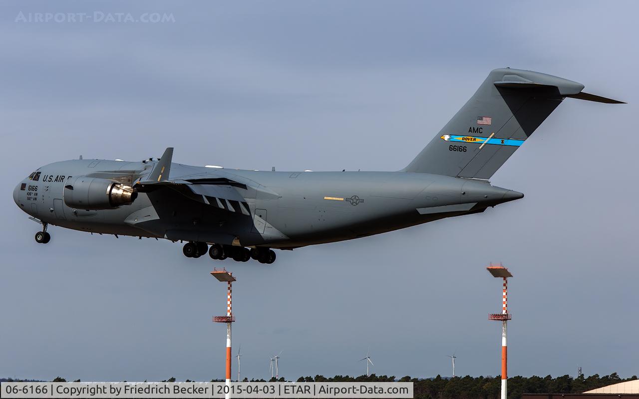 06-6166, 2006 Boeing C-17A Globemaster III C/N 50176/F175/P166, short final RW26