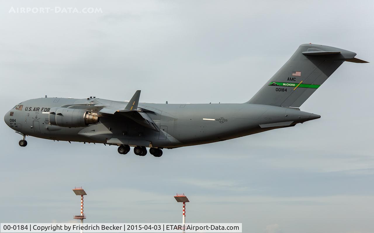 00-0184, 2000 Boeing C-17A Globemaster III C/N P-84, short final RW26