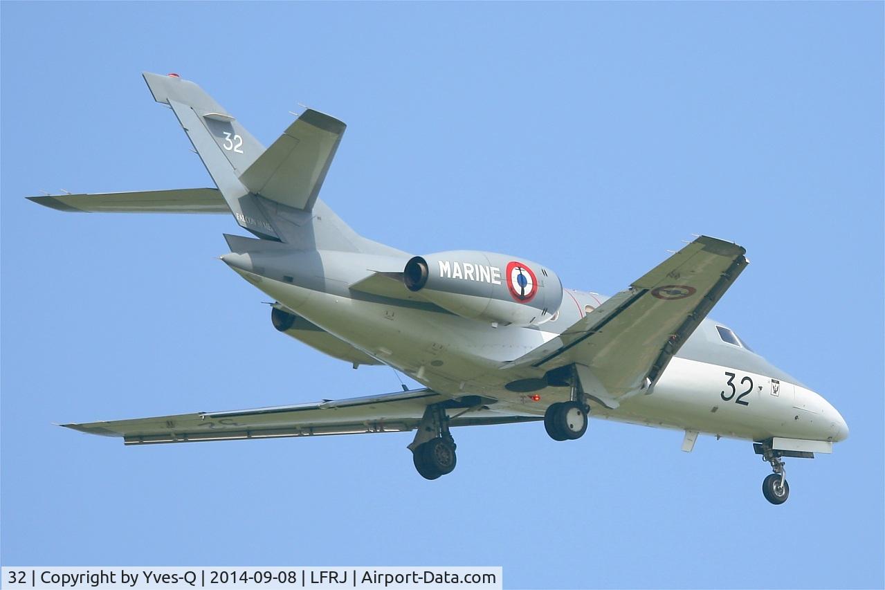 32, 1974 Dassault Falcon 10MER C/N 32, Dassault Falcon 10 MER, Short approach rwy 08, Landivisiau Naval Air Base (LFRJ)