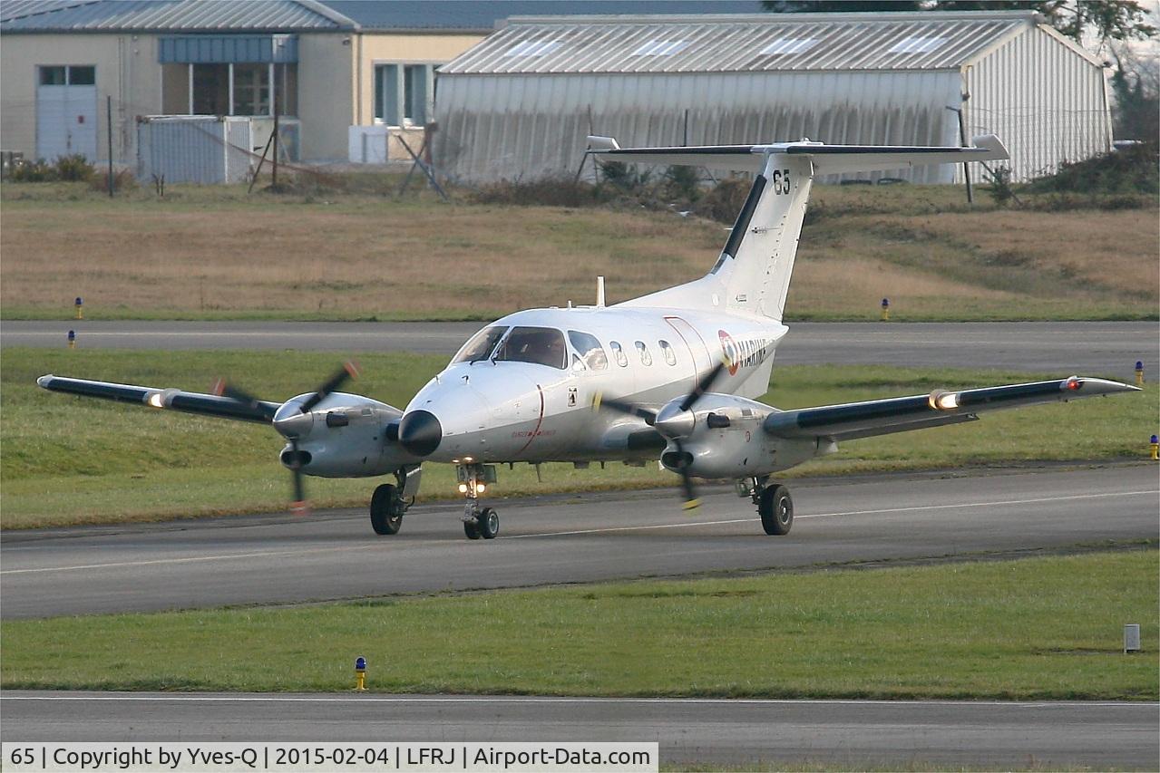 65, 1983 Embraer EMB-121AN Xingu C/N 121065, Embraer EMB-121AN Xingu, Taxiing to holding point rwy 08, Landivisiau Naval Air Base (LFRJ)