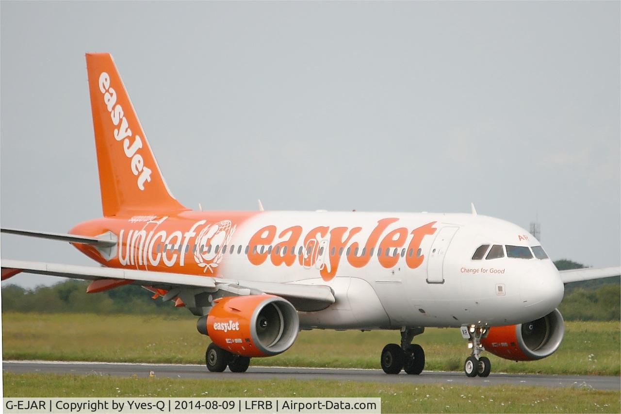 G-EJAR, 2005 Airbus A319-111 C/N 2412, Airbus A319-111, Taxiing to holding point rwy 25L, Brest-Bretagne airport (LFRB-BES