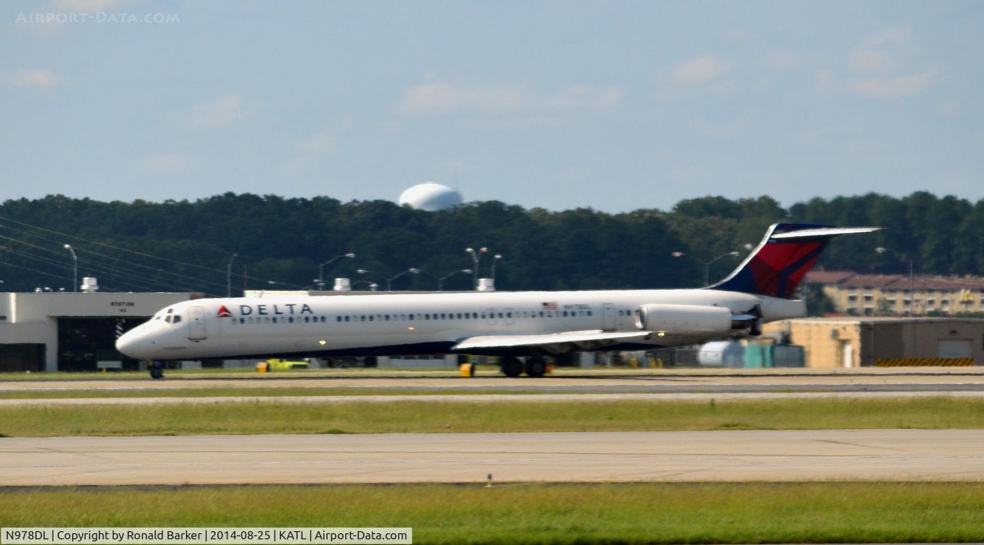 N978DL, 1991 McDonnell Douglas MD-88 C/N 53259, Landing Atlanta