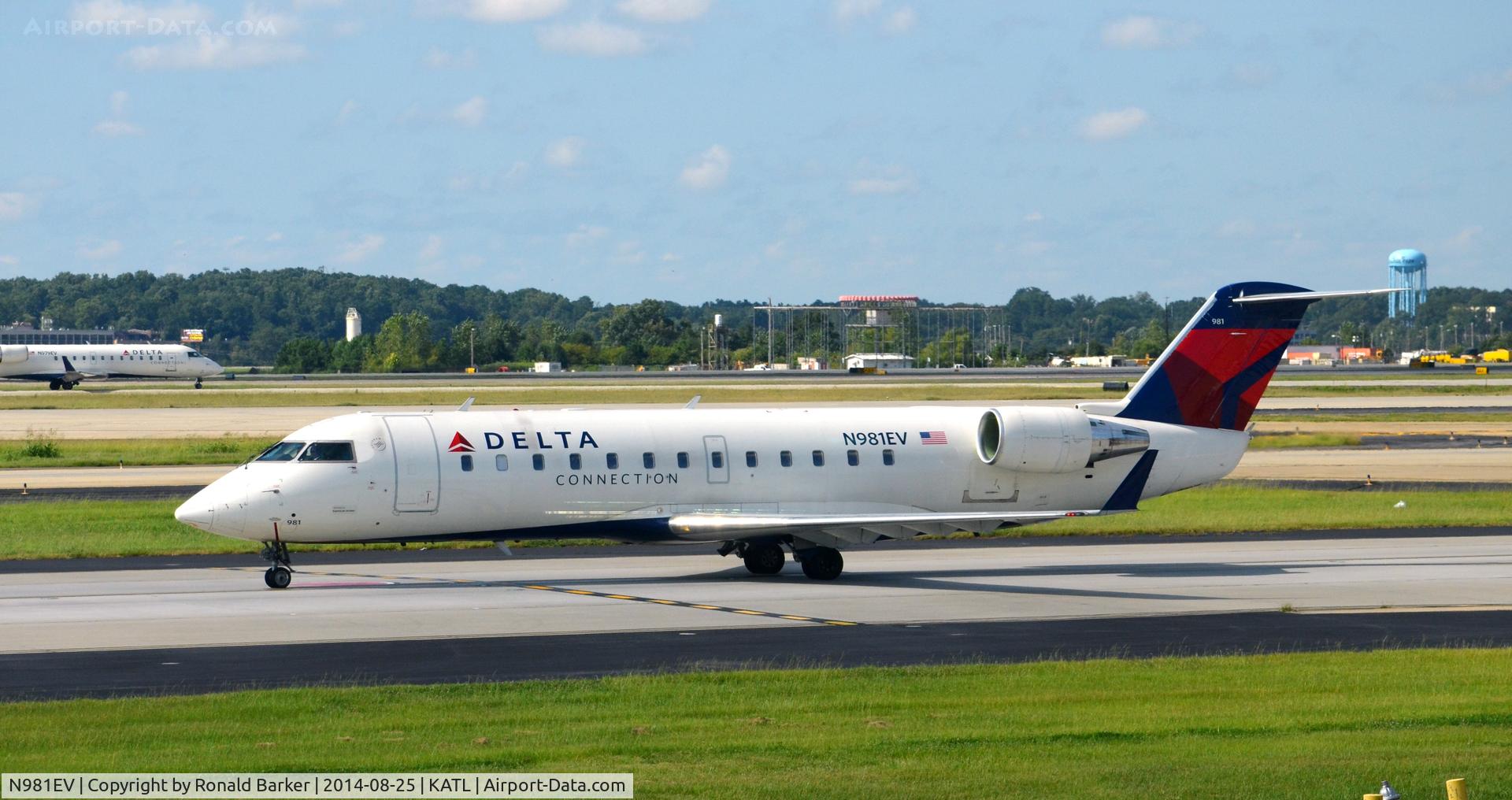 N981EV, 2003 Bombardier CRJ-200ER (CL-600-2B19) C/N 7768, Taxi Atlanta