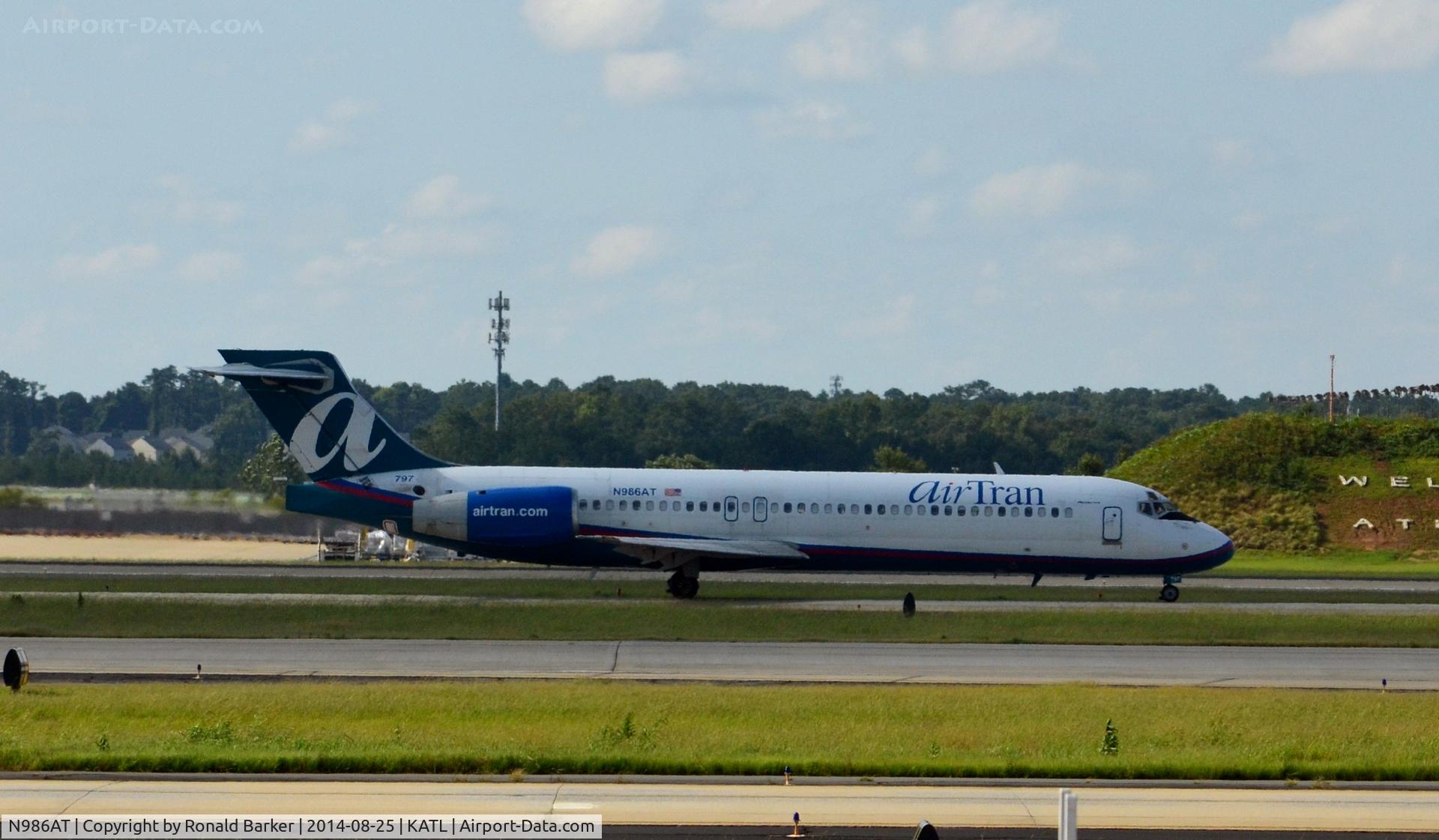 N986AT, 2001 Boeing 717-200 C/N 55089, Taxi Atlanta