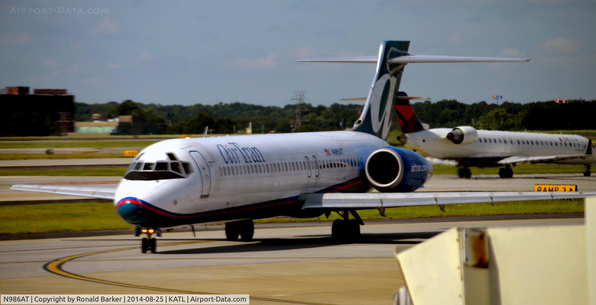 N986AT, 2001 Boeing 717-200 C/N 55089, Taxi Atlanta
