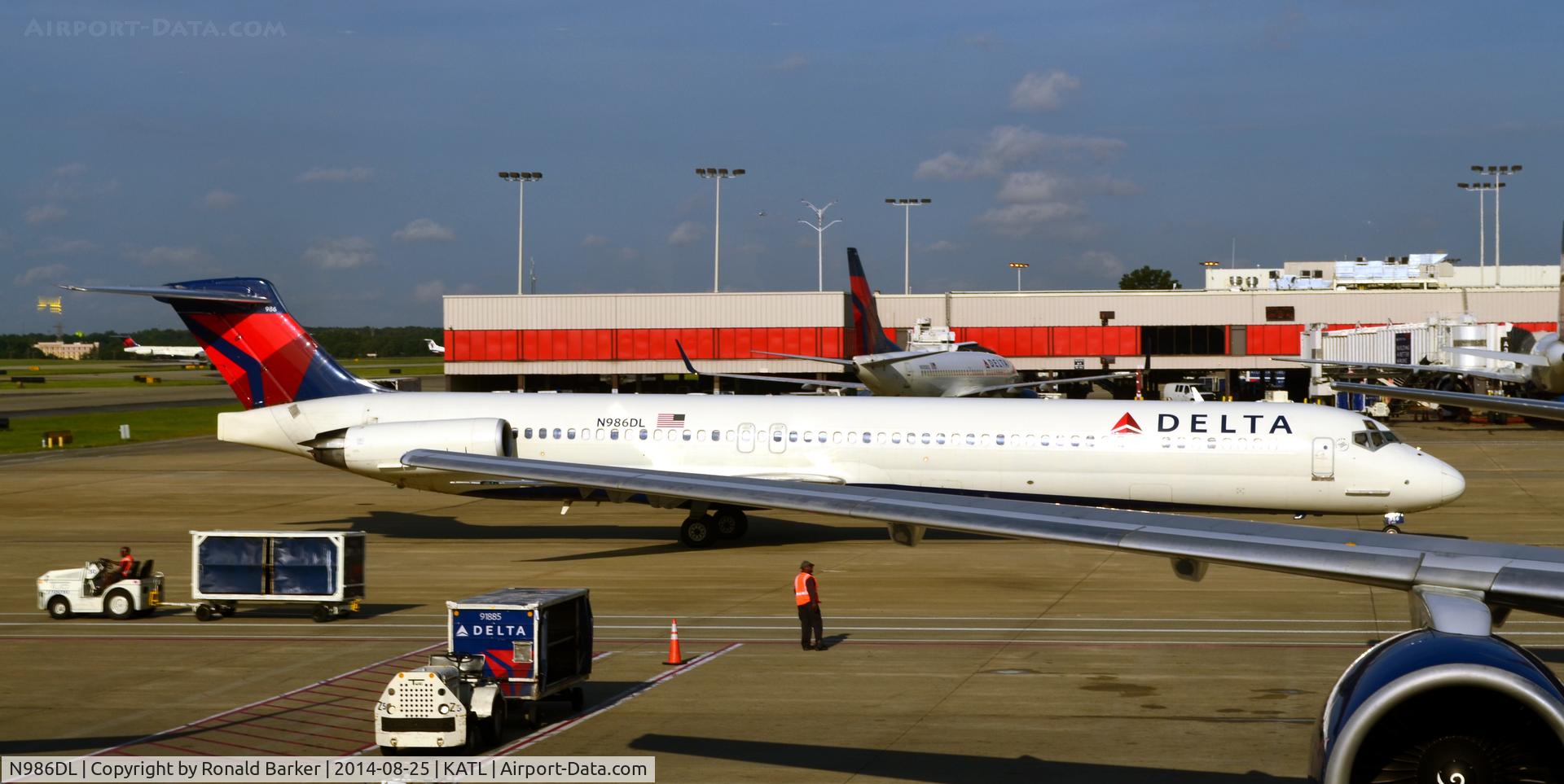 N986DL, 1991 McDonnell Douglas MD-88 C/N 53313, Taxi Atlanta