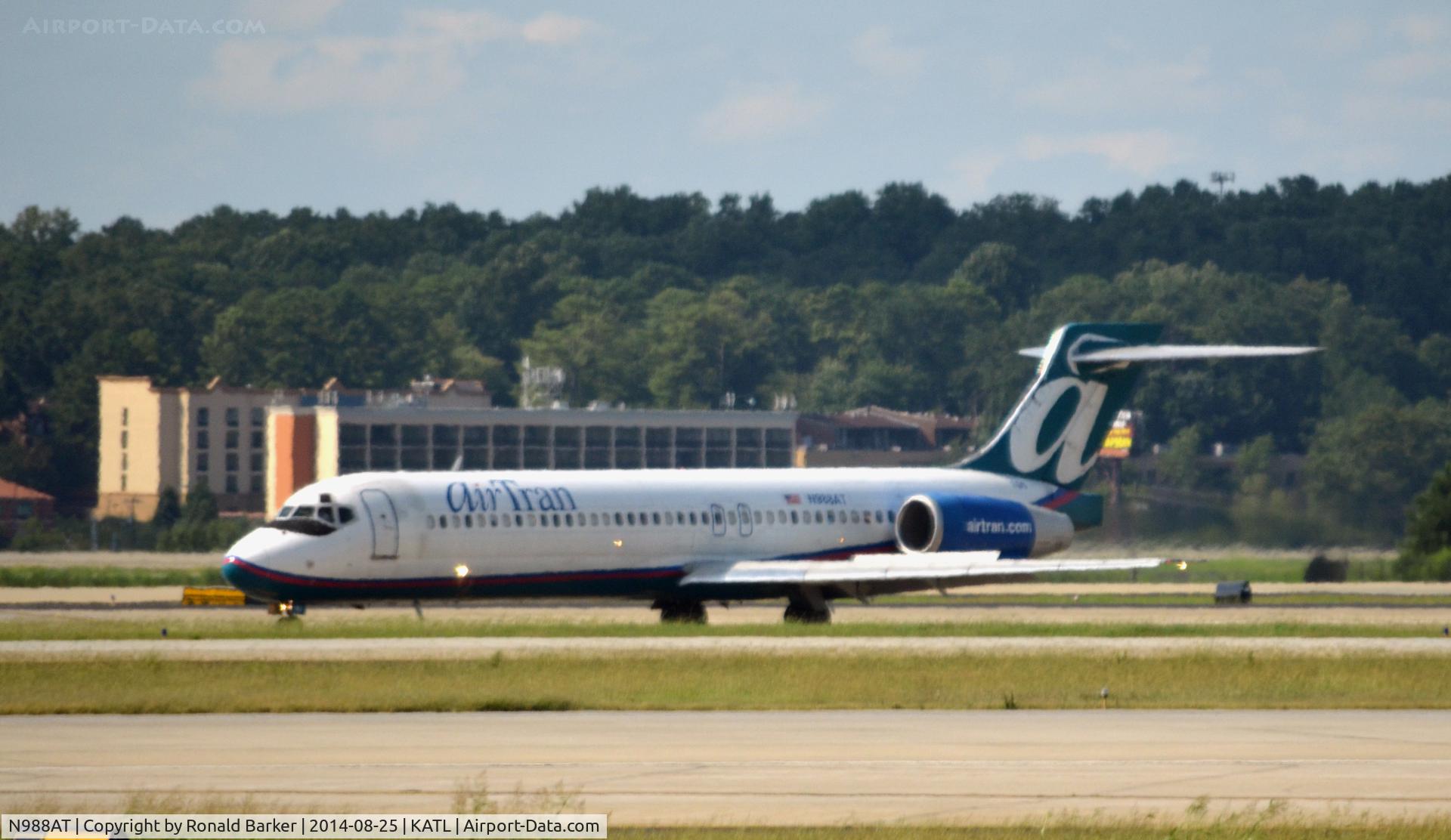 N988AT, 2001 Boeing 717-200 C/N 55068, Landing Atlanta