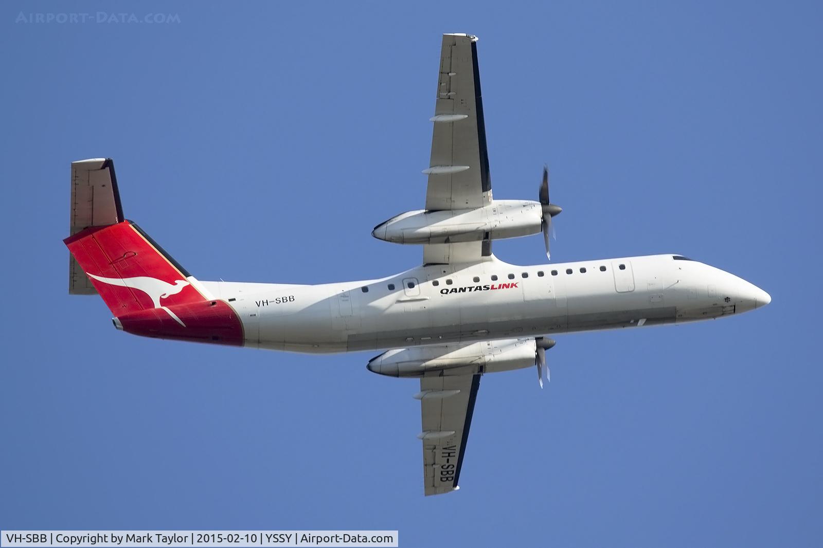 VH-SBB, 2000 De Havilland Canada DHC-8-315 Dash 8 C/N 539, Qantas Link Dash 8 departing Sydney for Canberra