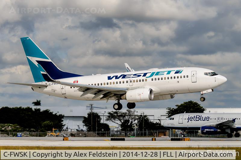 C-FWSK, 2008 Boeing 737-7CT C/N 36420, Ft. Lauderdale