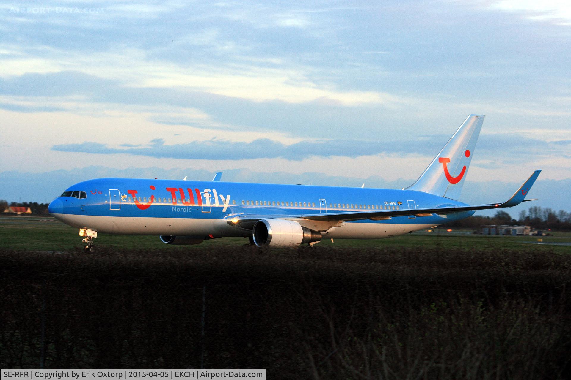 SE-RFR, 1999 Boeing 767-38A C/N 29617, SE-RFR just arrived rw 04L