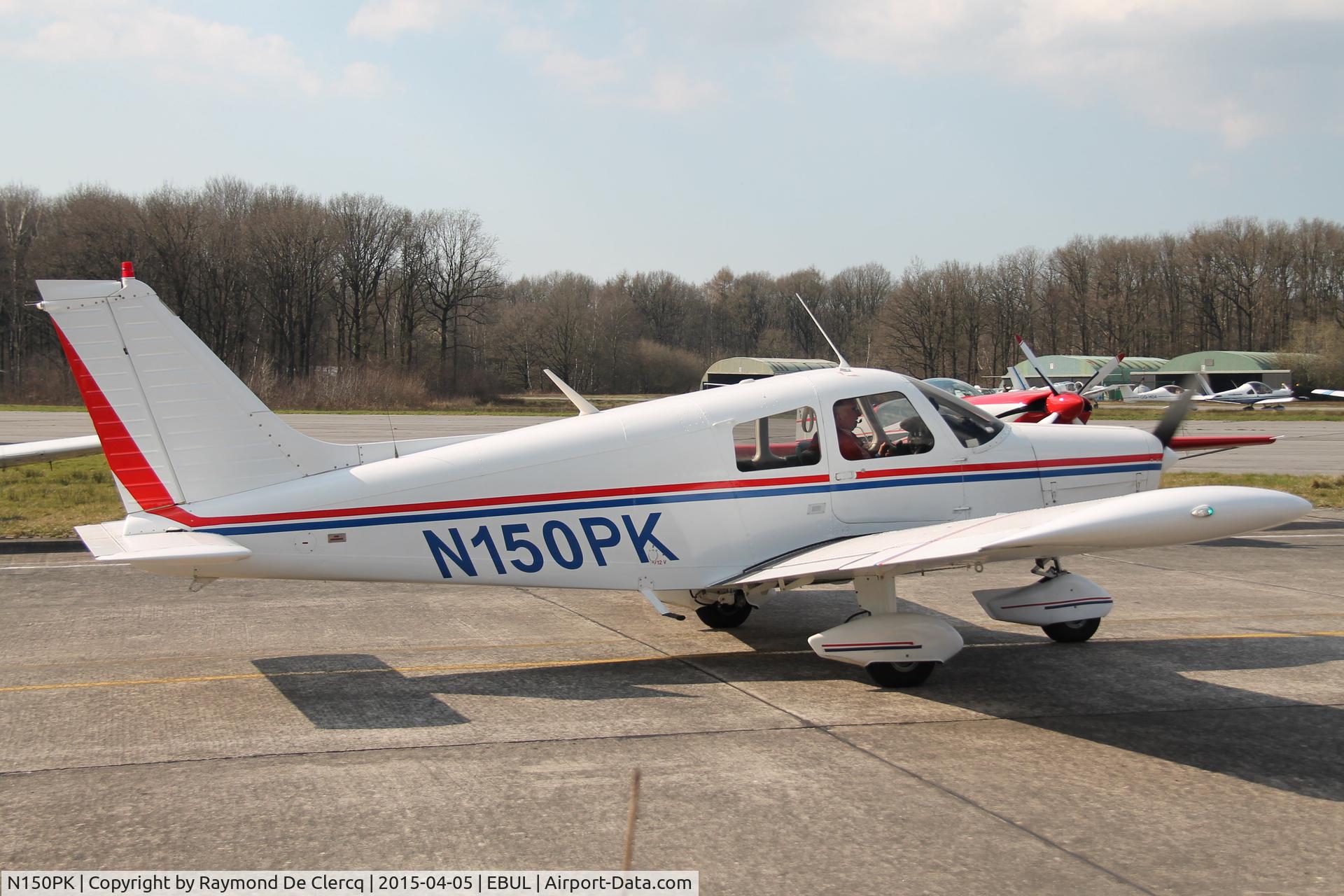 N150PK, 1977 Piper PA-28-140 Cruiser C/N 28-7725108, Taxiing out to rwy 07.
