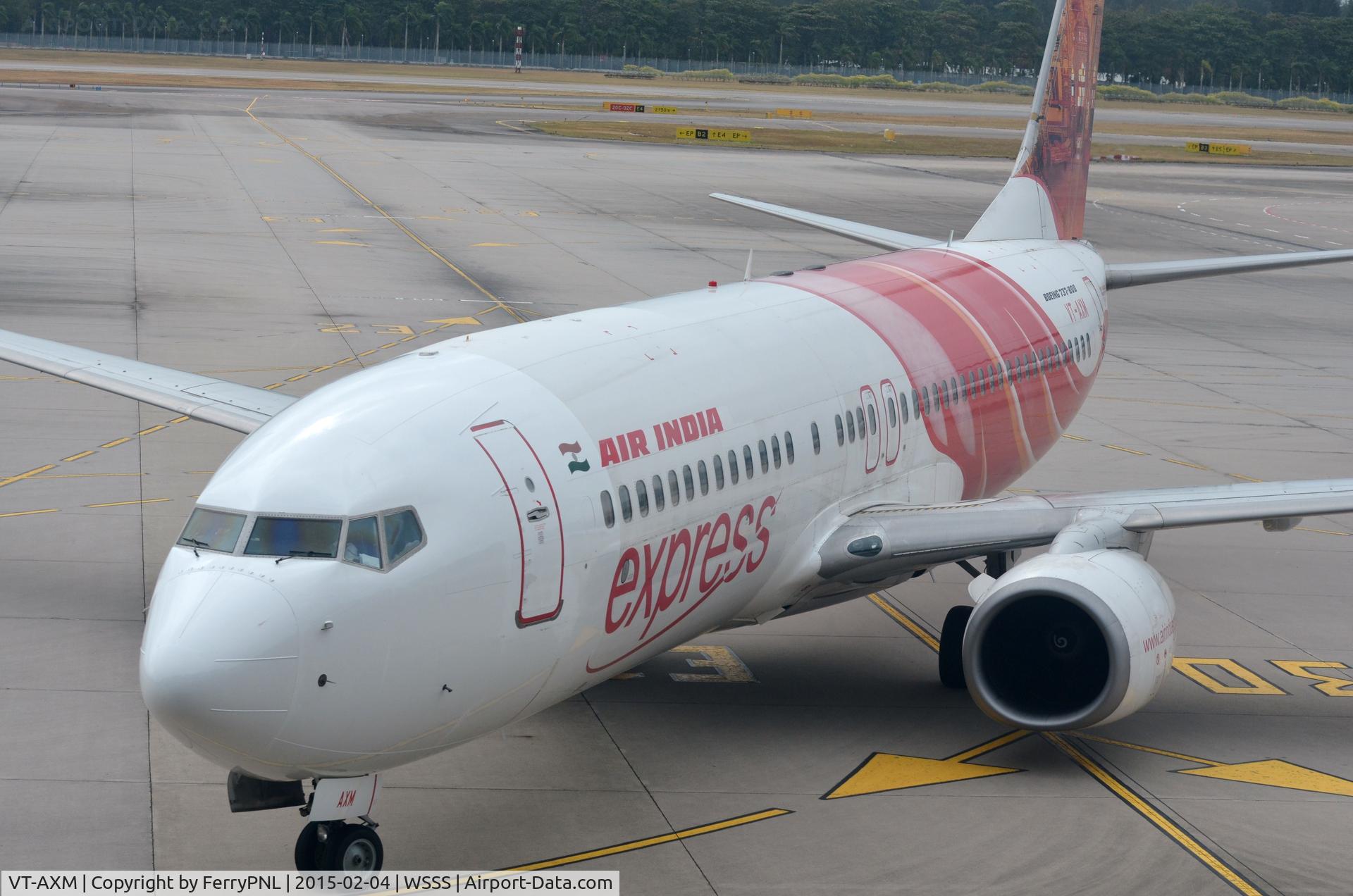 VT-AXM, 2006 Boeing 737-8HG C/N 36326, Air India Express B738 almost entered the terminal.