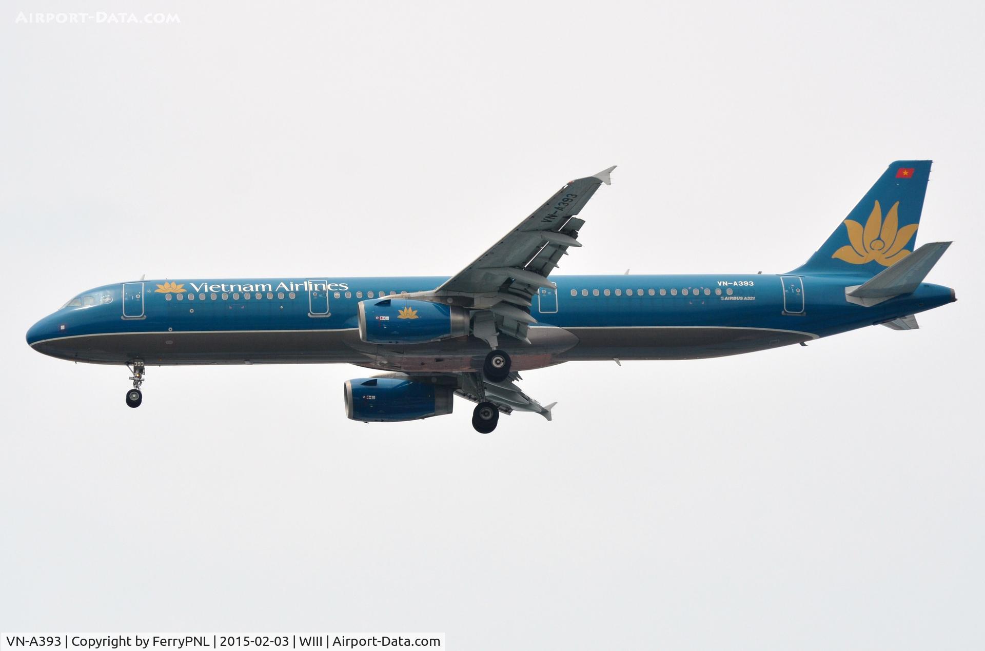 VN-A393, 2012 Airbus A321-231 C/N 5340, Vietnam A321 arriving.