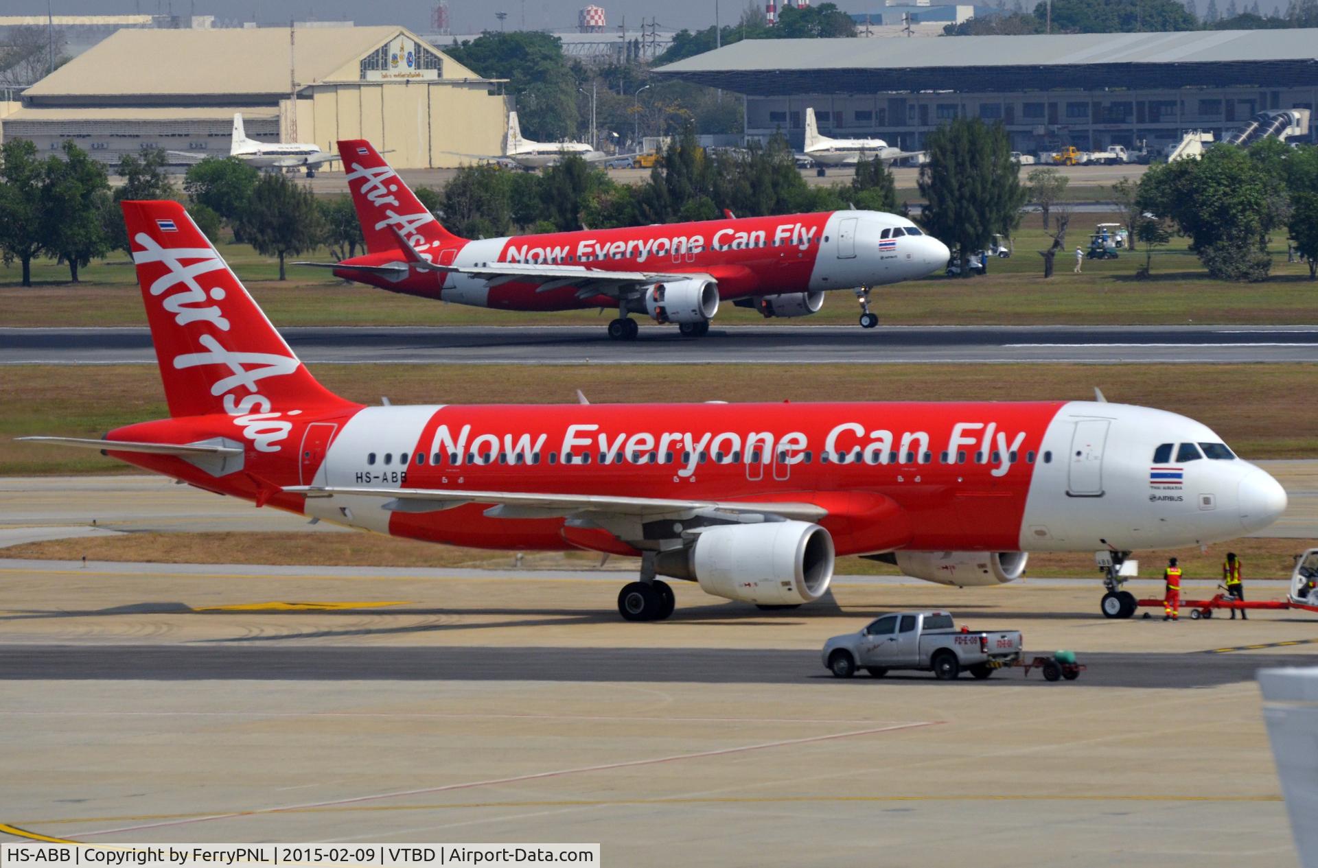 HS-ABB, 2007 Airbus A320-216 C/N 3299, Thai AirAsia A320 pushed back while an other one arrives.