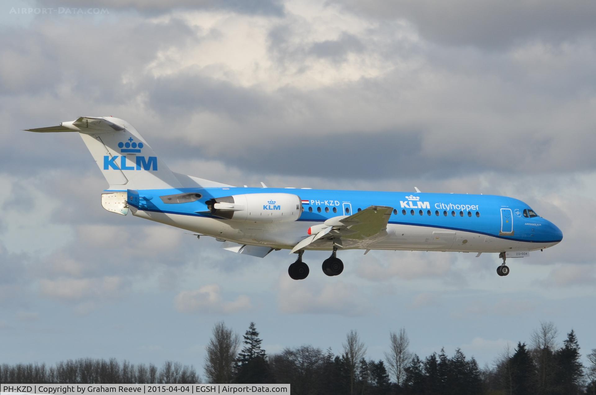 PH-KZD, 1997 Fokker 70 (F-28-0070) C/N 11582, Landing at Norwich.