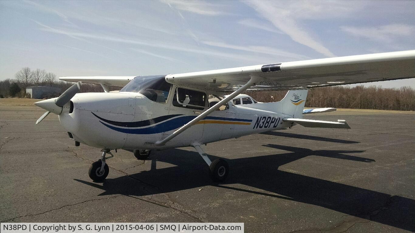 N38PD, 2000 Cessna 172S C/N 172S8381, Taken 4-6-15 at Somerset Airport, CNJ