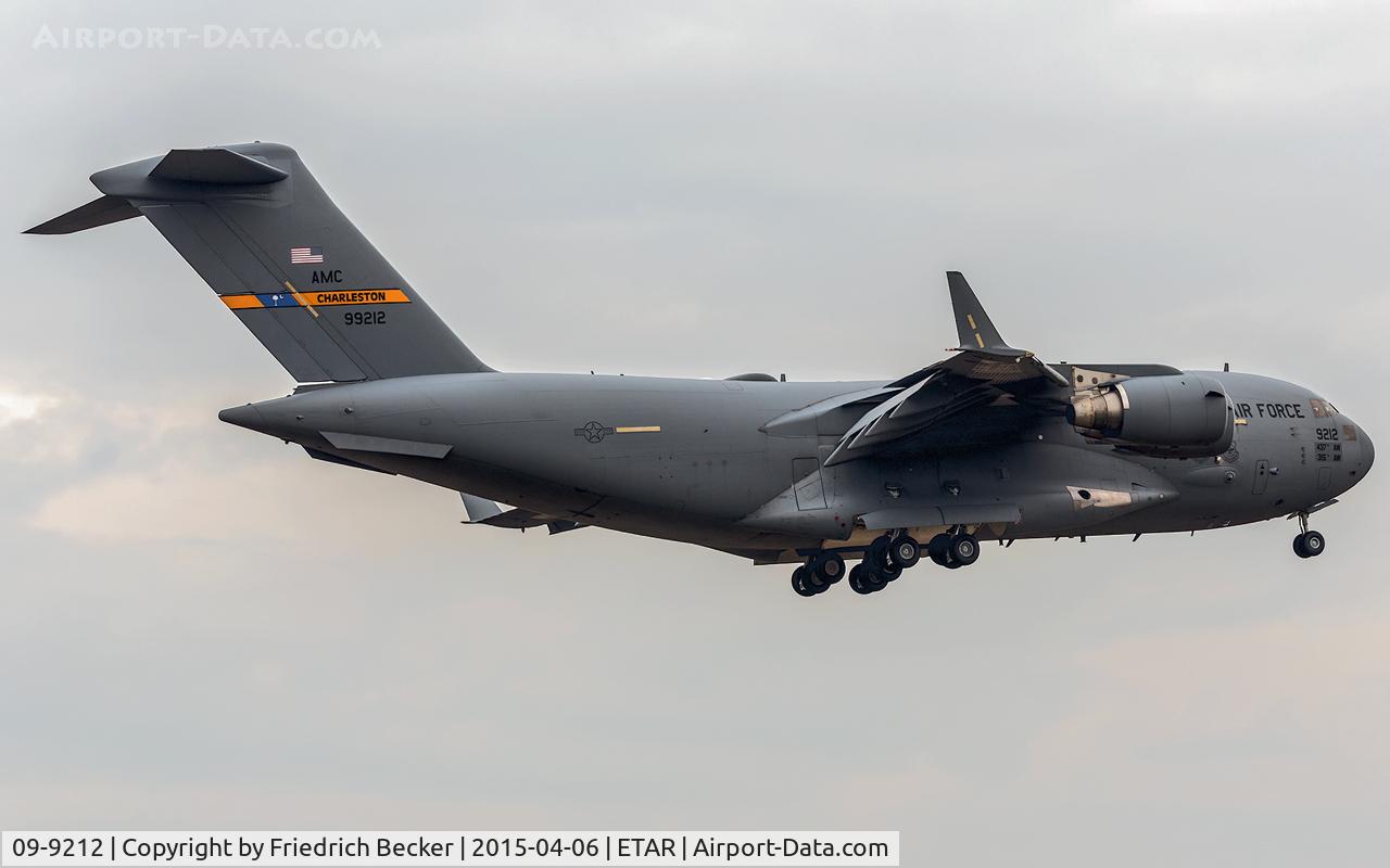 09-9212, 2011 Boeing C-17A Globemaster III C/N P-212, on final RW08