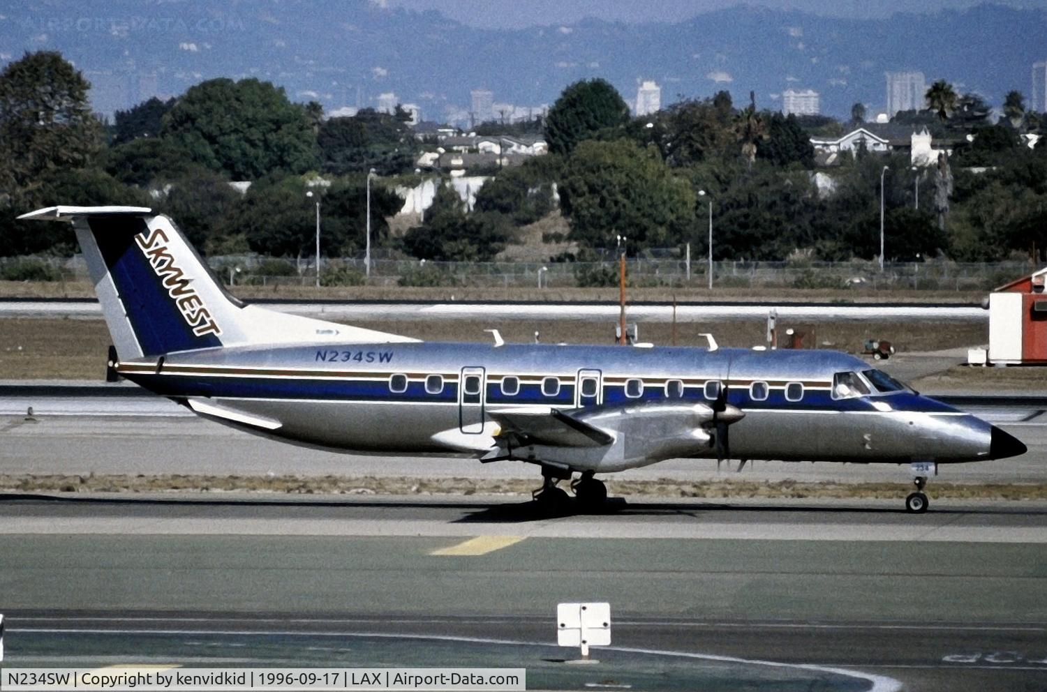N234SW, 1996 Embraer EMB-120ER Brasilia C/N 120.308, Taxiing