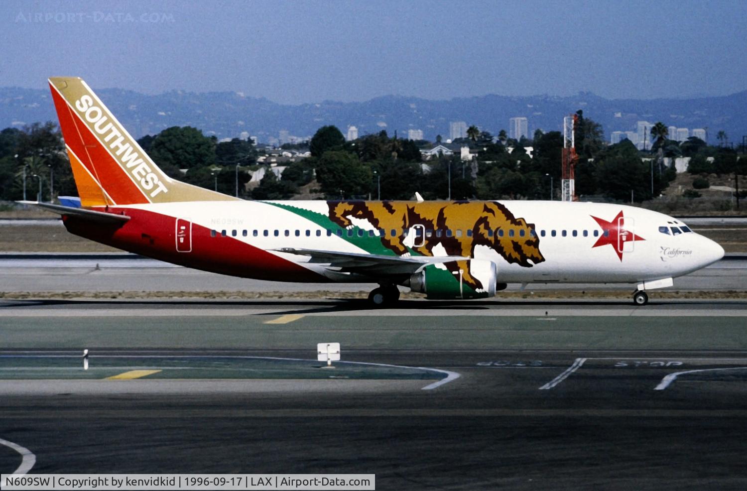N609SW, 1995 Boeing 737-3H4 C/N 27929, Copied from slide.
