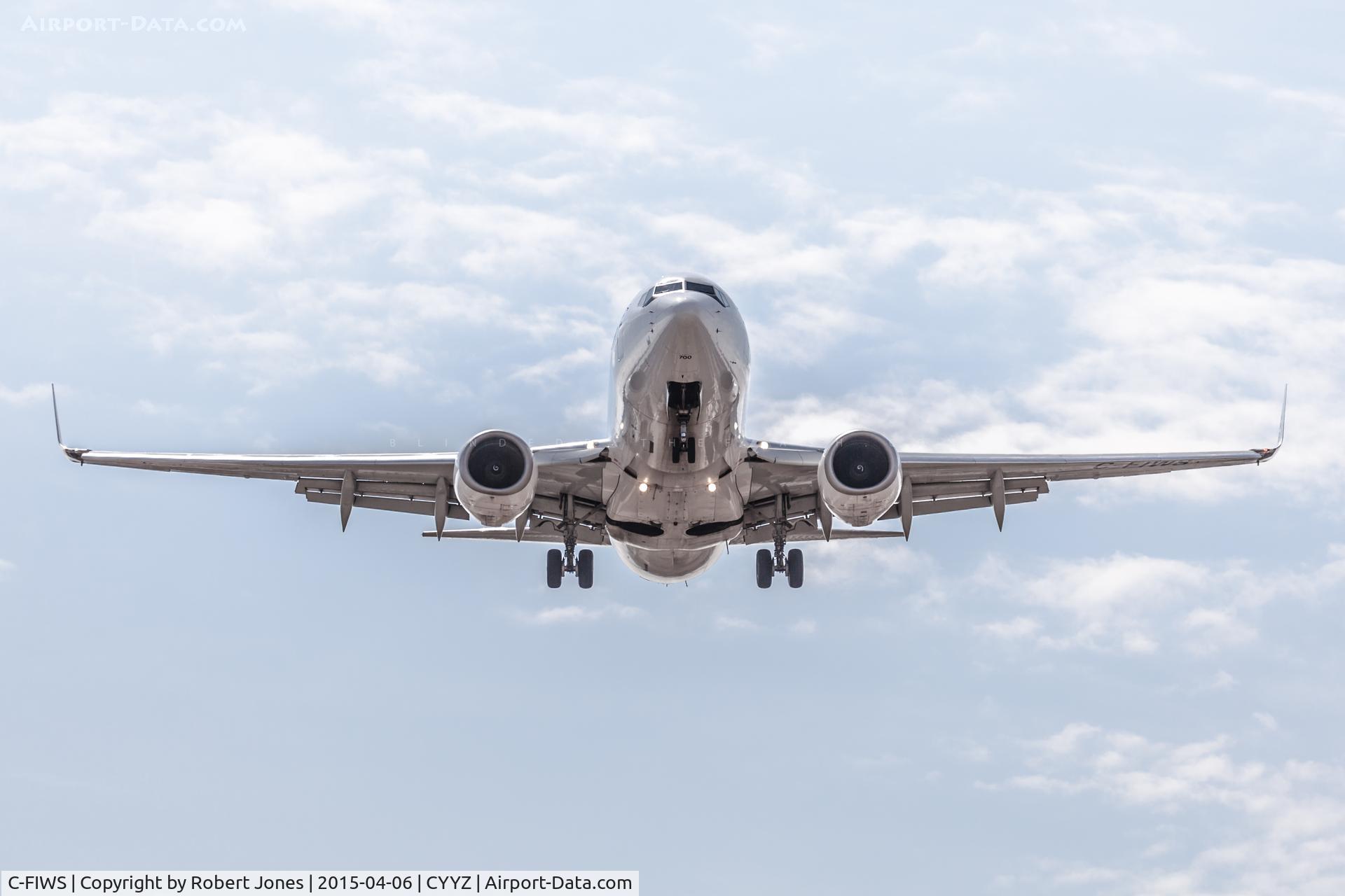 C-FIWS, 2001 Boeing 737-76N C/N 32404, Short final for 05 at Toronto Pearson