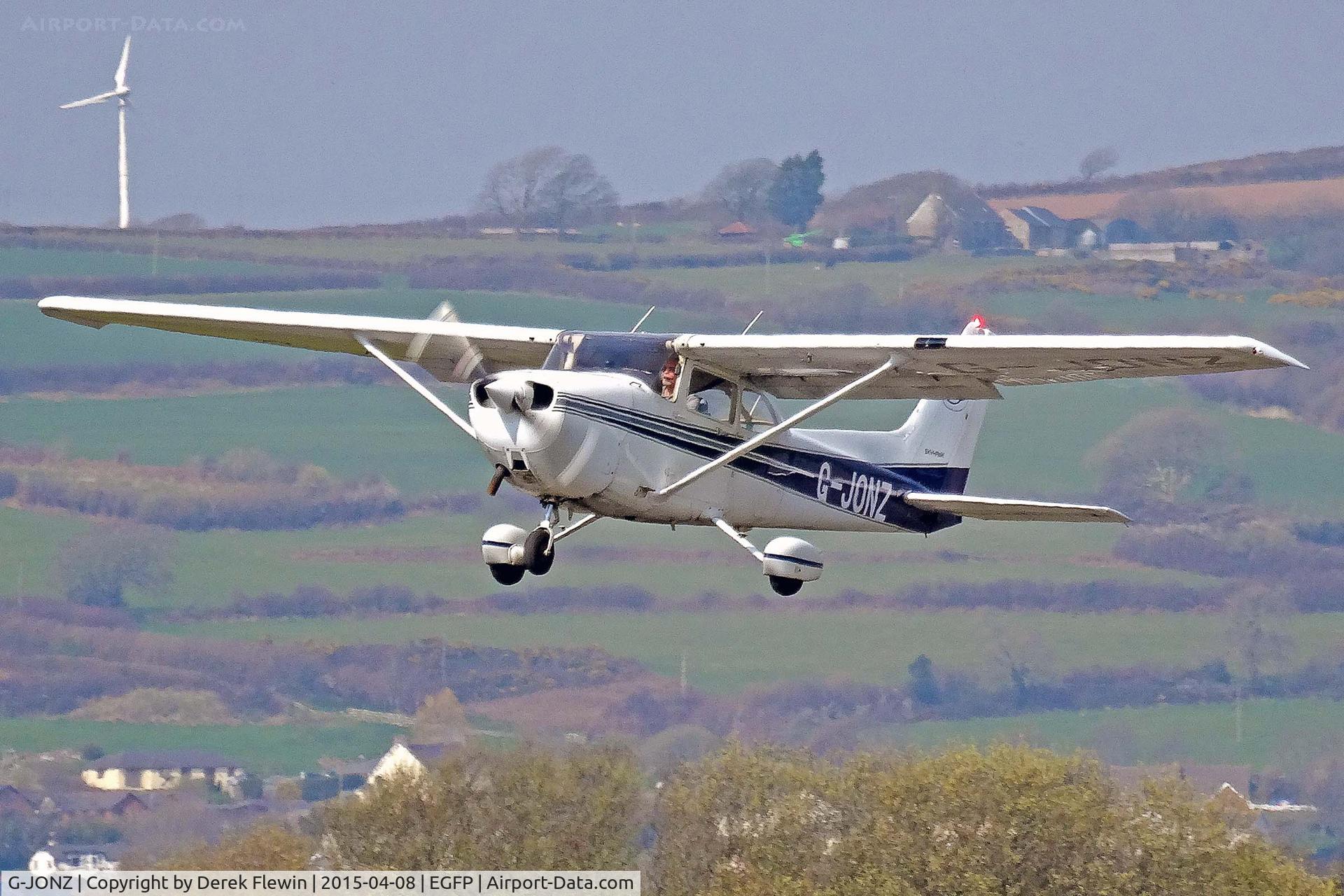 G-JONZ, 1984 Cessna 172P Skyhawk C/N 172-76233, Visiting Skyhawk, tollerton based, seen departing runway 22, en-route RTB.