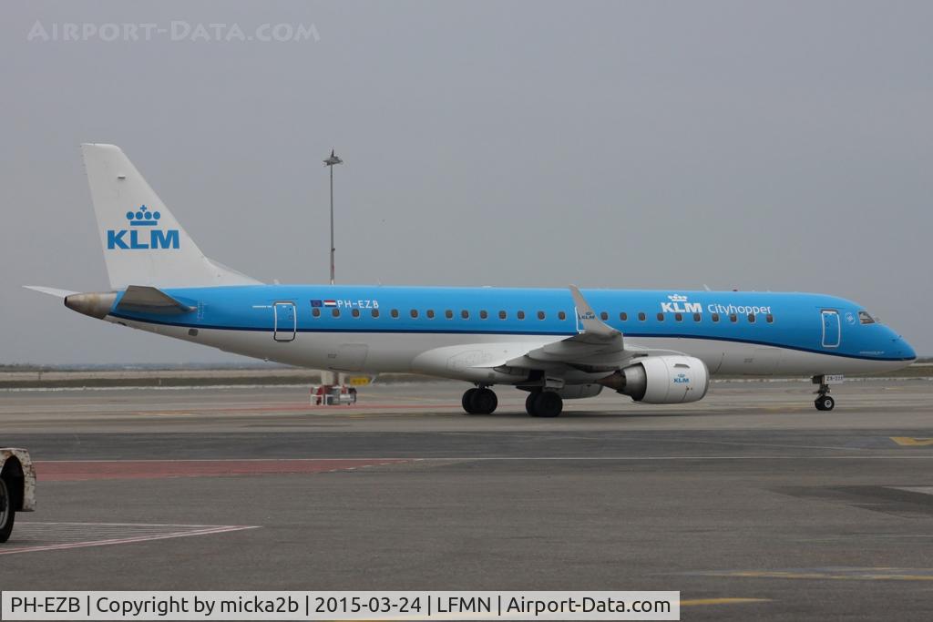 PH-EZB, 2008 Embraer 190LR (ERJ-190-100LR) C/N 19000235, Taxiing
