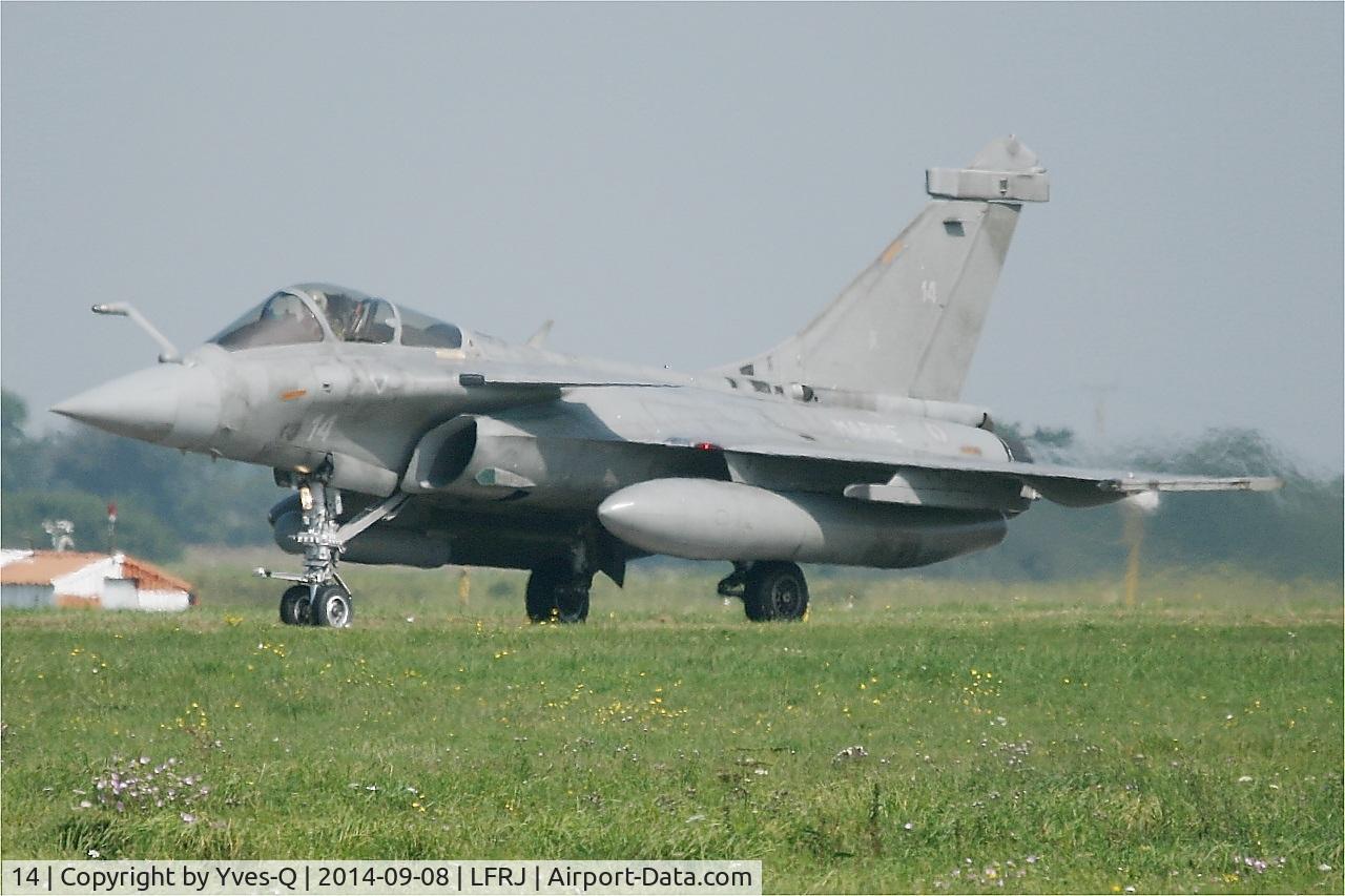 14, Dassault Rafale M C/N 14, Dassault Rafale M, Taxiing to holding point rwy 08, Landivisiau Naval Air Base (LFRJ)