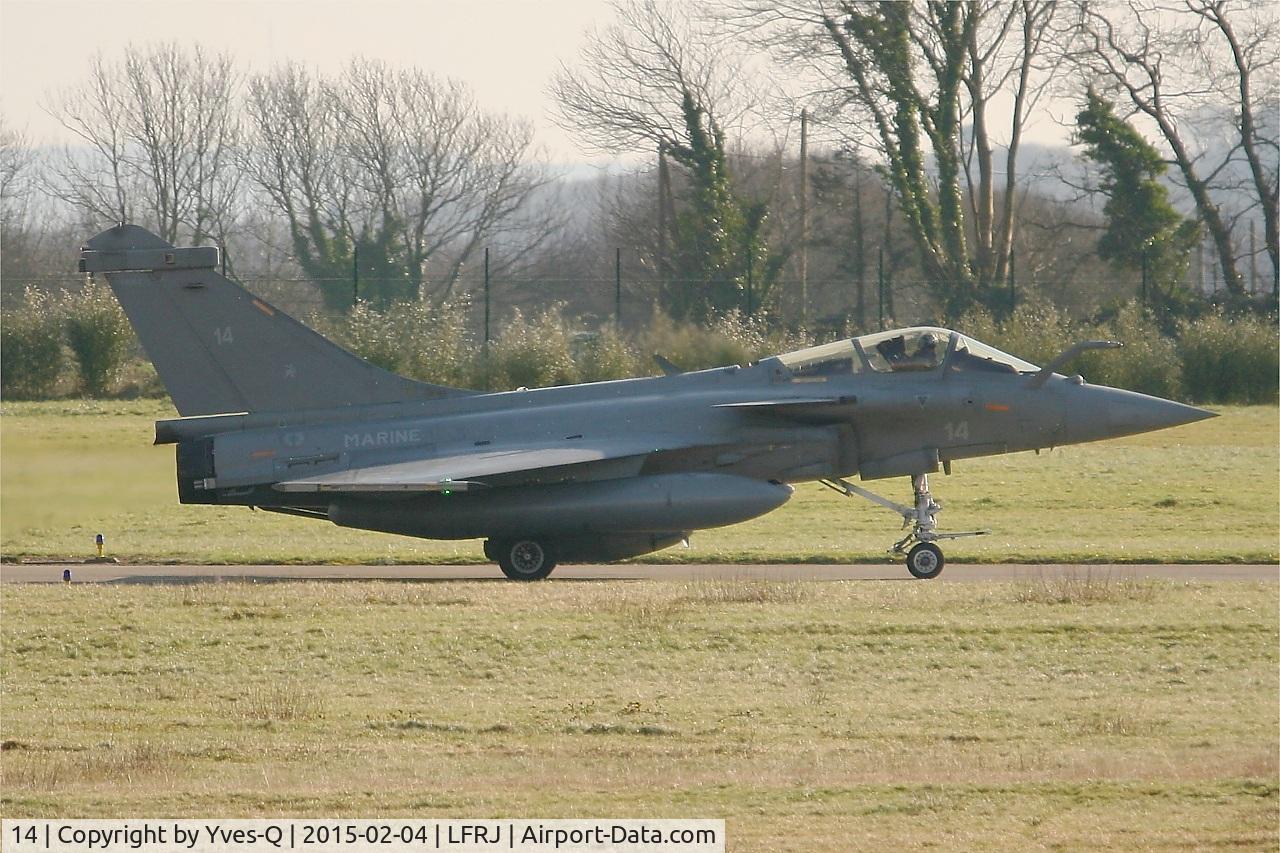 14, Dassault Rafale M C/N 14, Dassault Rafale M, Taxiing to holding point rwy 08, Landivisiau Naval Air Base (LFRJ)