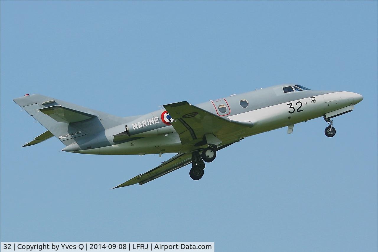 32, 1974 Dassault Falcon 10MER C/N 32, Dassault Flacon 10MER, Go around rwy 08, Landivisiau Naval Air Base (LFRJ)