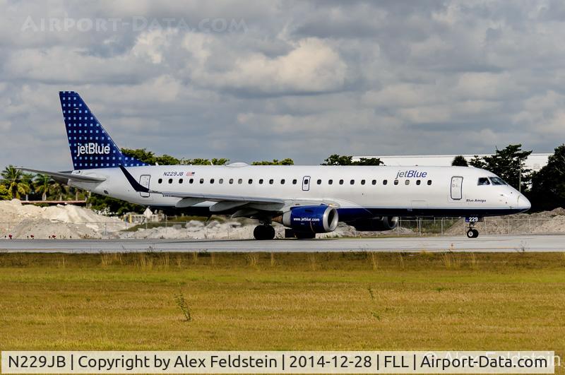 N229JB, 2006 Embraer 190AR (ERJ-190-100IGW) C/N 19000032, Ft. Lauderdale