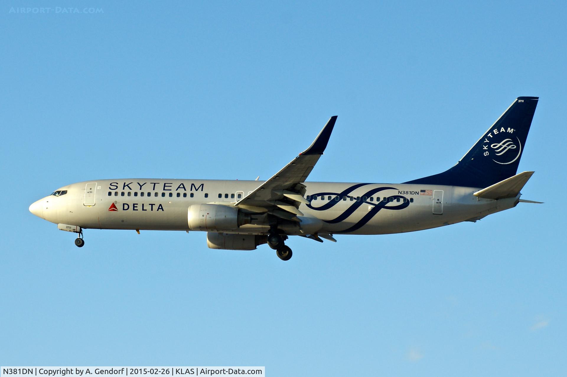 N381DN, 1999 Boeing 737-832 C/N 30350, Delta Air Lines (Sky Team cs.), seen here on short finals at Las Vegas Int'l(KLAS)
