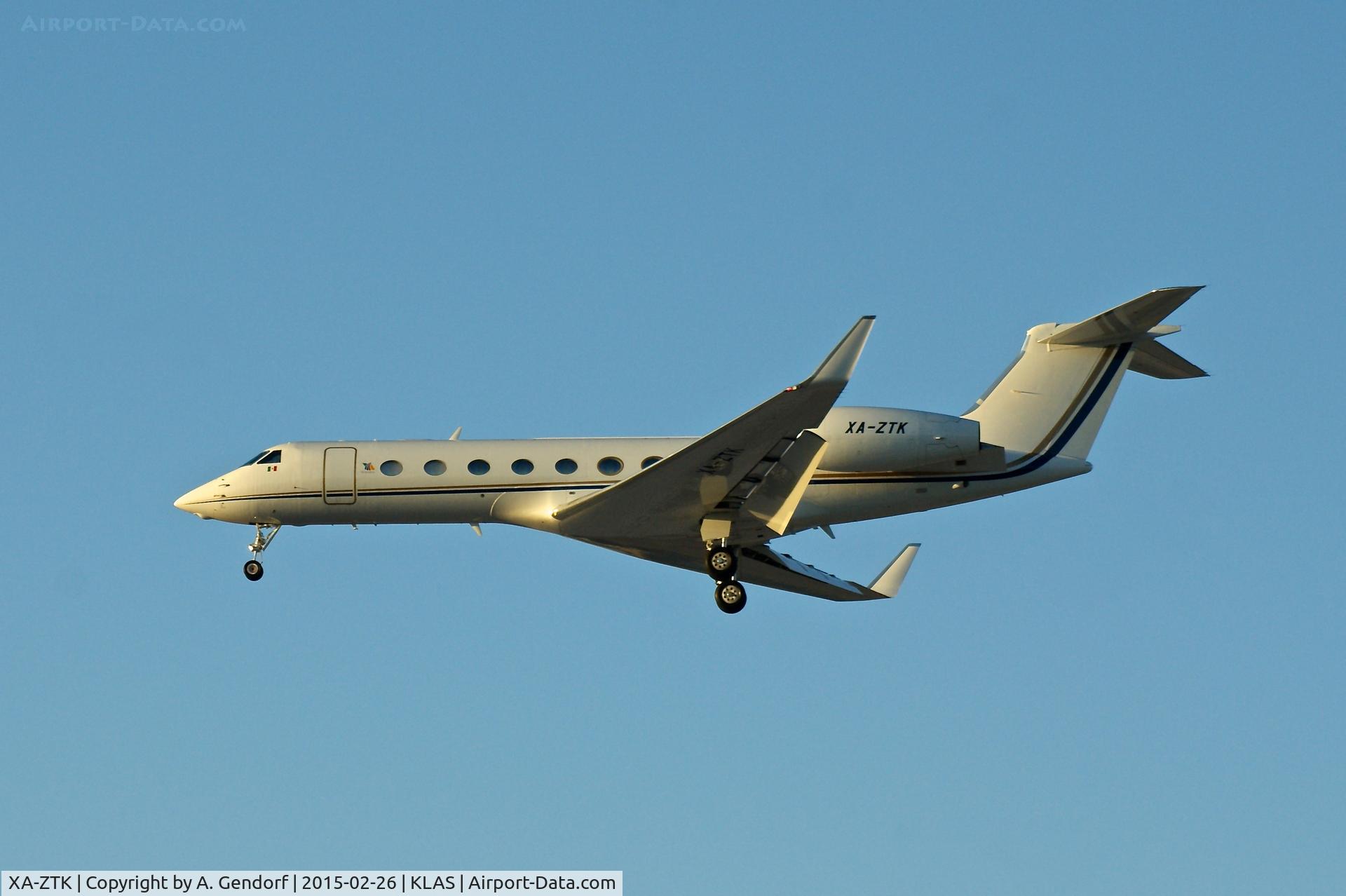 XA-ZTK, 2004 Gulfstream Aerospace GV-SP (G550) C/N 5054, Private Gulfstream, is here on short finals at Las Vegas Int'l(KLAS)