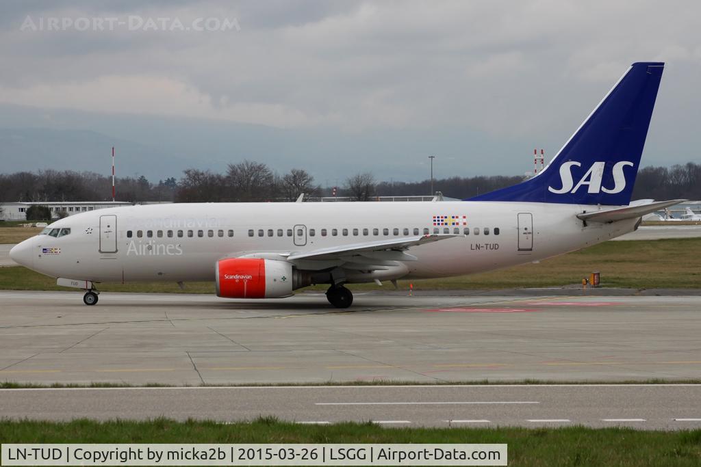 LN-TUD, 1998 Boeing 737-705 C/N 28217, Taxiing