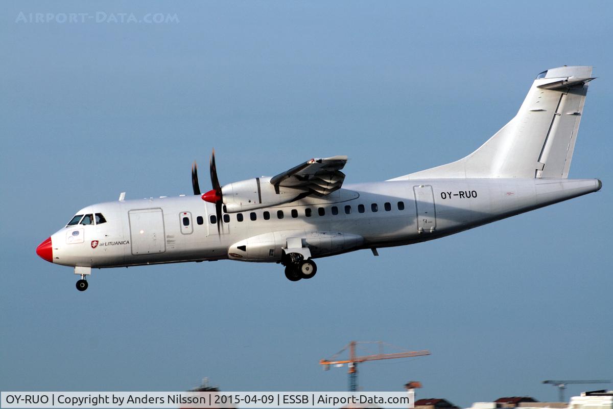 OY-RUO, 1996 ATR 42-500 C/N 514, On short final runway 30. Operating for for Air Lituanica.