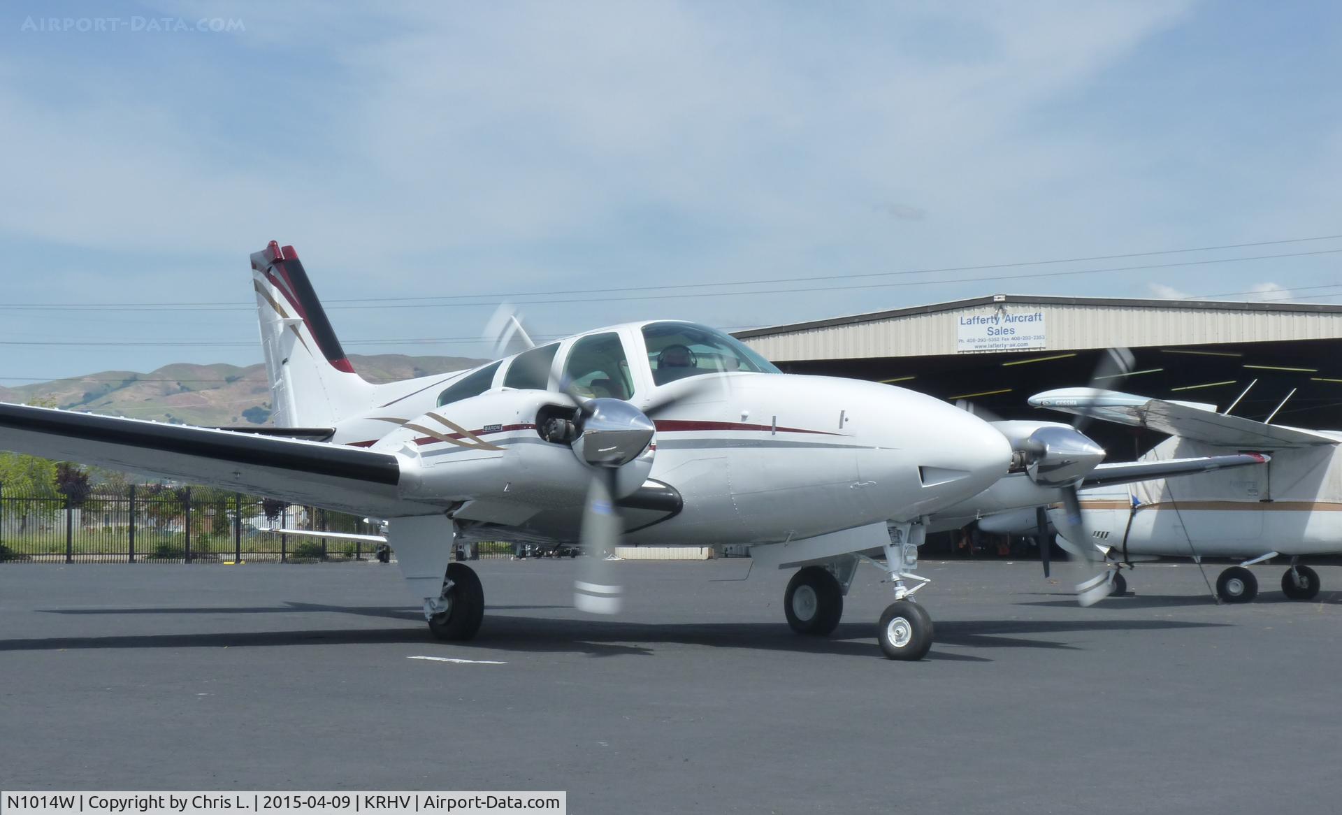 N1014W, 1973 Beech E-55 Baron C/N TE-906, A local 1973 Beecraft Baron 55 taxing out from the Lafferty Hangar for a short hop to San Jose International.