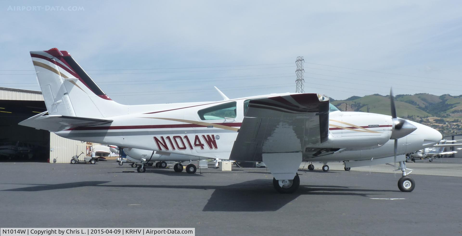 N1014W, 1973 Beech E-55 Baron C/N TE-906, A local 1973 Beecraft Baron 55 taxing out from the Lafferty Hangar for a short hop to San Jose International.