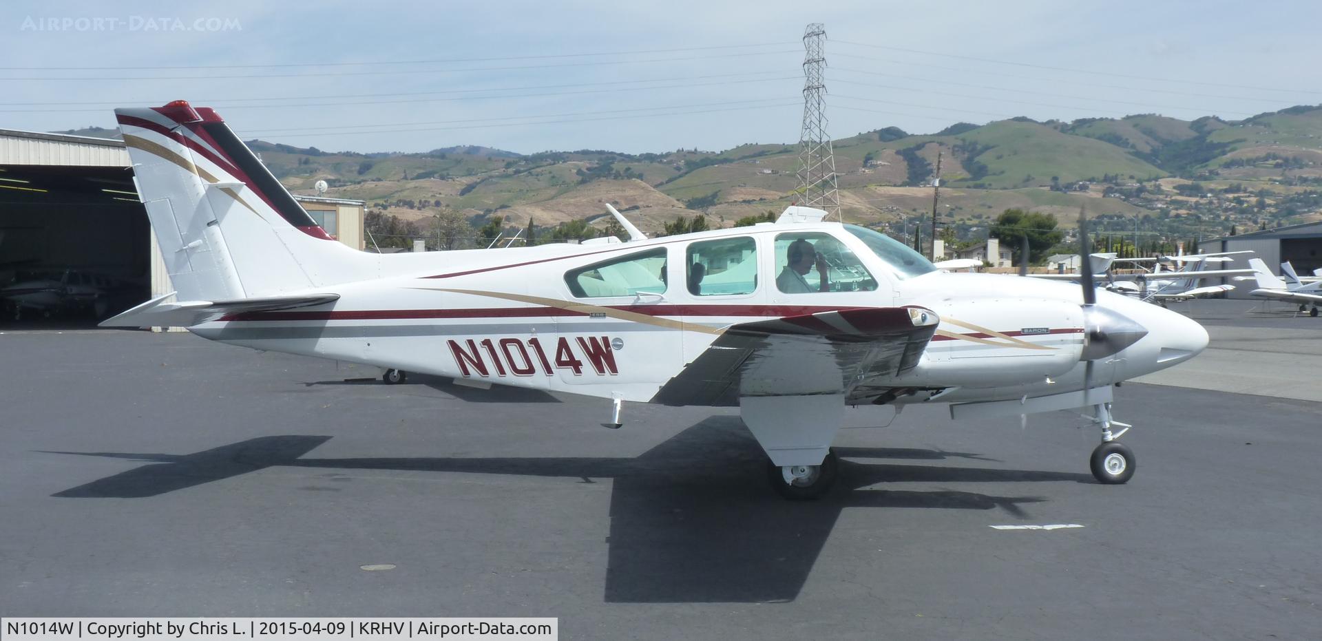 N1014W, 1973 Beech E-55 Baron C/N TE-906, A local 1973 Beecraft Baron 55 taxing out from the Lafferty Hangar for a short hop to San Jose International.