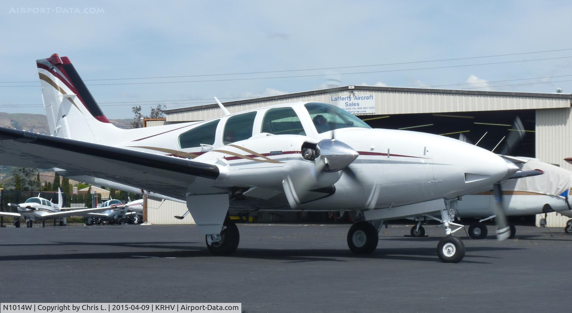 N1014W, 1973 Beech E-55 Baron C/N TE-906, A local 1973 Beecraft Baron 55 taxing out from the Lafferty Hangar for a short hop to San Jose International.